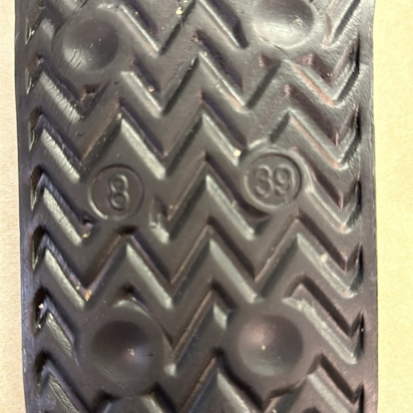 Friends Logo Graphic Slip-on Slides Black/White Size 8 Unisex Preowned - Picture 6 of 6